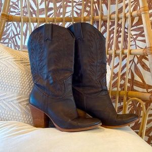 Brown heeled Cowgirl boots